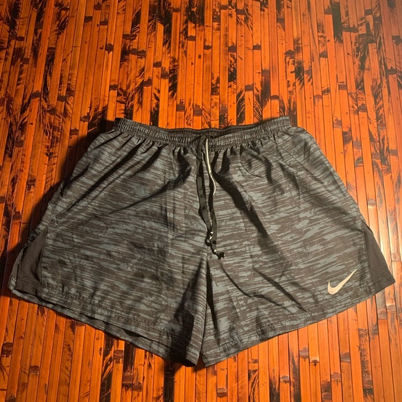 Nike Dri-Fit Performance shorts size Large - Picture 2 of 11
